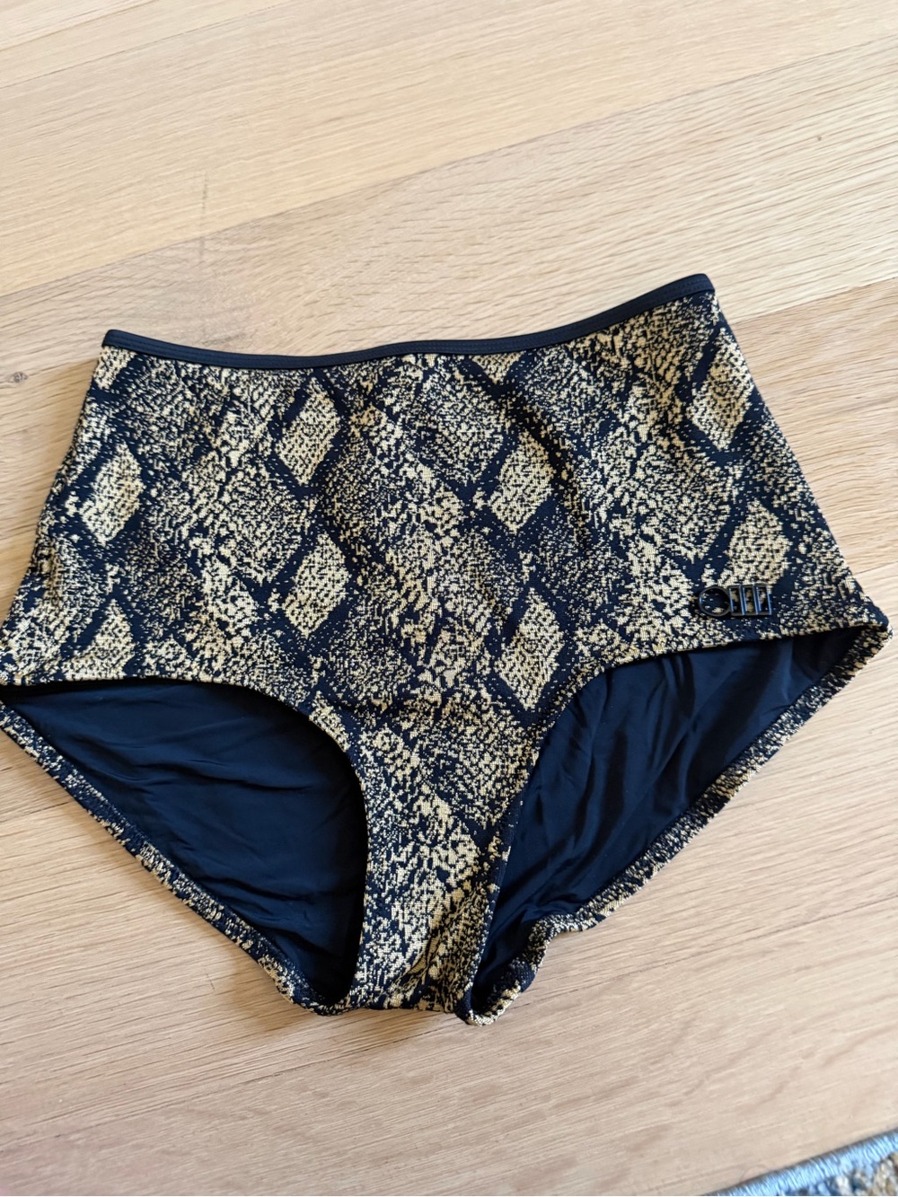 Solid and Striped High-Waist Snake Print Bikini Bottoms - Black & Gold. Size M.
